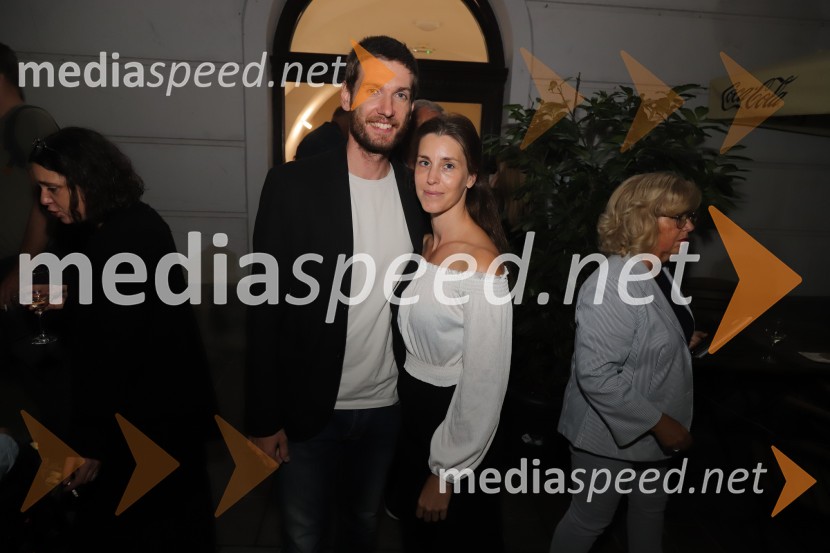  Robert Korošec, igralec;  Nina Rakovec, igralka, pevkaPremiera koprodukcijske predstave Pohorski bataljon