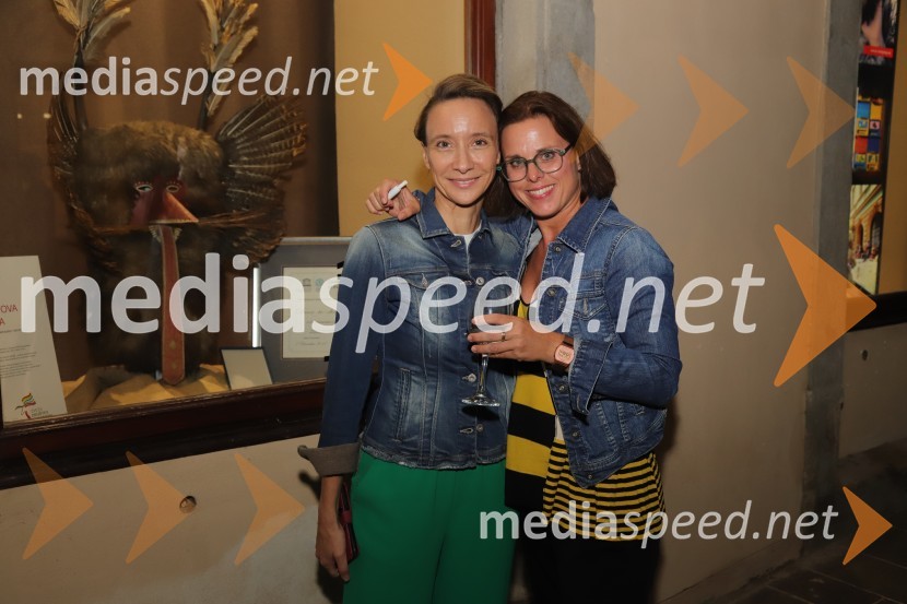  Mojca Funkl, igralka;  Petra Hrastar, MGLPremiera koprodukcijske predstave Pohorski bataljon