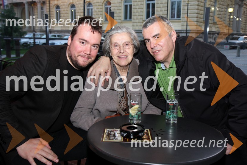 Rok Predin, član skupine The Gypsy Swing band in sin Zorana Predina, mama Zorana Predina ter Zoran Predin, glasbenikZoran Predin & The Gypsy Swing band, koncert v SNG Maribor