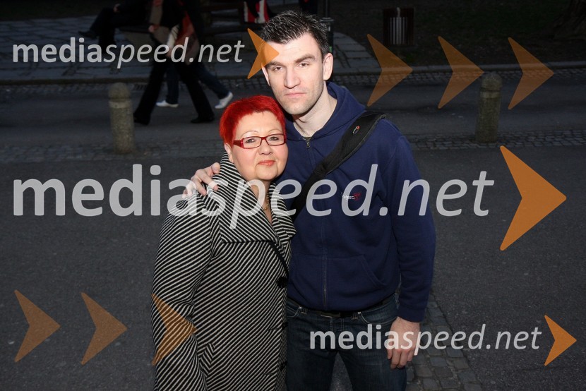 Zdenka Križanič, mariborska mestna svetnica in Marko Pigac, fotografZoran Predin & The Gypsy Swing band, koncert v SNG Maribor
