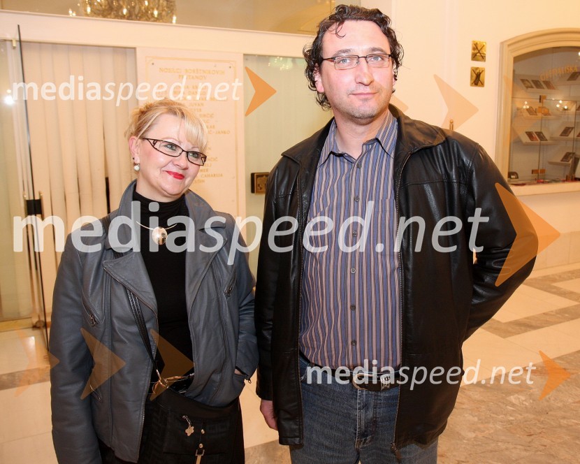 Žarko Jankovič, kitarist s spremljevalkoZoran Predin & The Gypsy Swing band, koncert v SNG Maribor