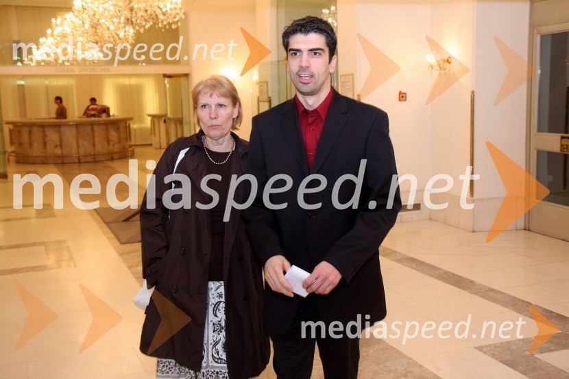 Bor Greiner, urednik na Radiu City z mamoZoran Predin & The Gypsy Swing band, koncert v SNG Maribor