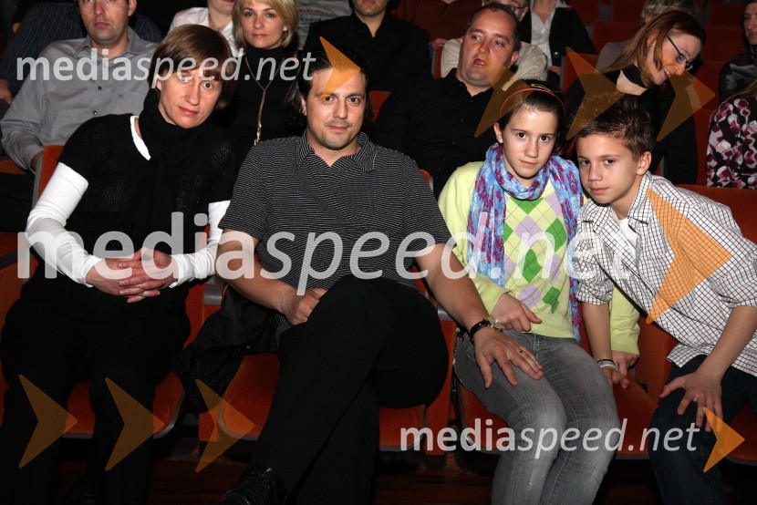 Zlatko Zahovič, športni direktor NK Maribor z družinoZoran Predin & The Gypsy Swing band, koncert v SNG Maribor