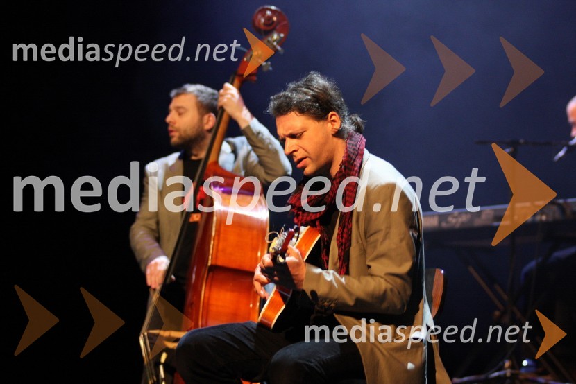Nikola Matošič in Igor Bezget, člana skupine The Gypsy Swing bandZoran Predin & The Gypsy Swing band, koncert v SNG Maribor