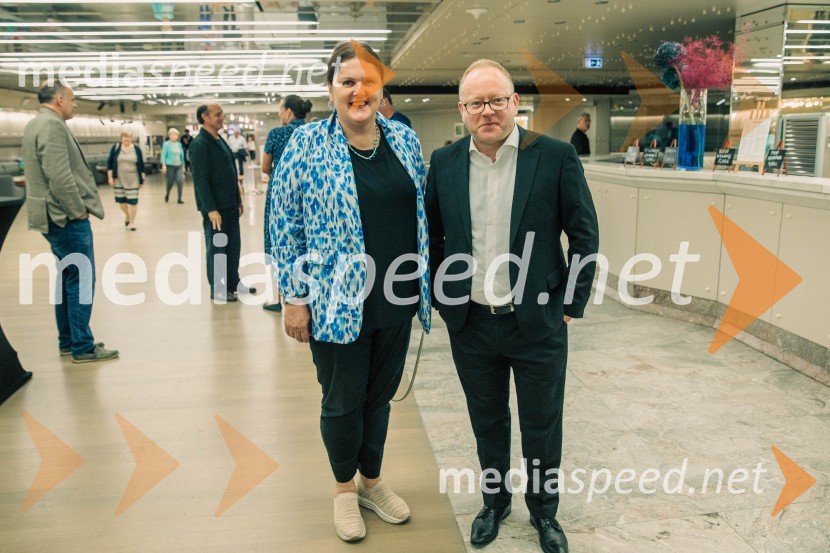  Uršula Cetinski, generalna direktorica, Cankarjev dom; mag. Aleš Drenik, vodja programa resne glasbe, opere in balet, Cankarjev domKoncert Ensemble Moderna v Cankarjevem domu