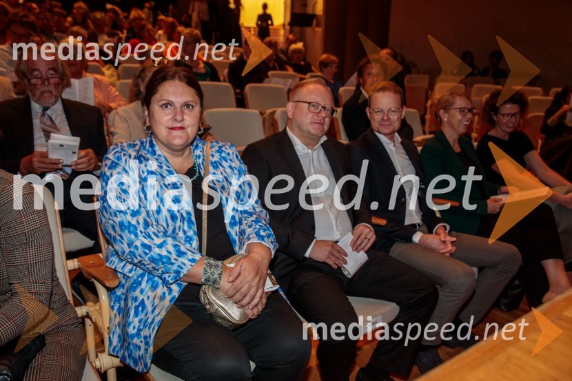  Uršula Cetinski, generalna direktorica, Cankarjev dom; mag. Aleš Drenik, vodja programa resne glasbe, opere in balet, Cankarjev dom;  Christian Fauschs, umetniški vodja Ensemble ModernKoncert Ensemble Moderna v Cankarjevem domu