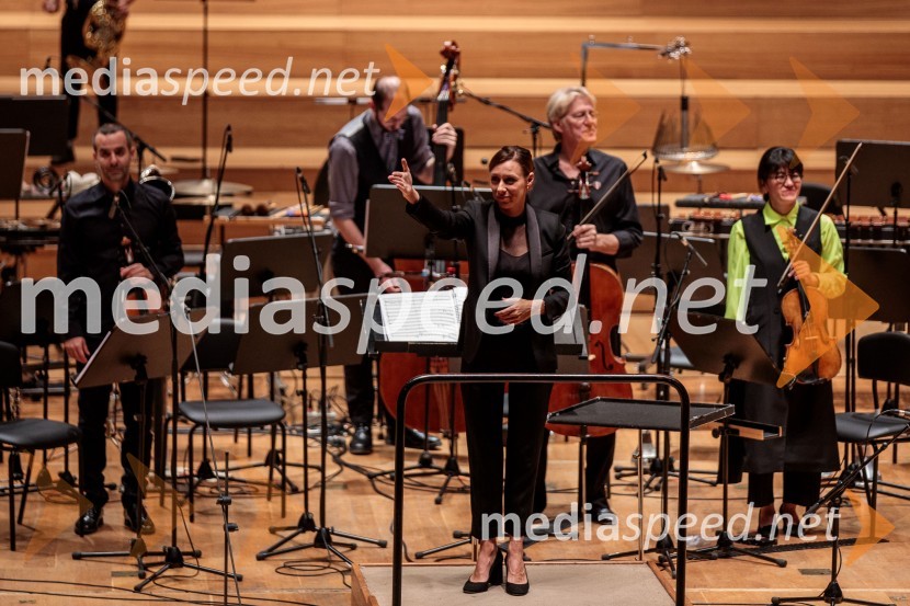  Lucie  Leguay, dirigentkaKoncert Ensemble Moderna v Cankarjevem domu