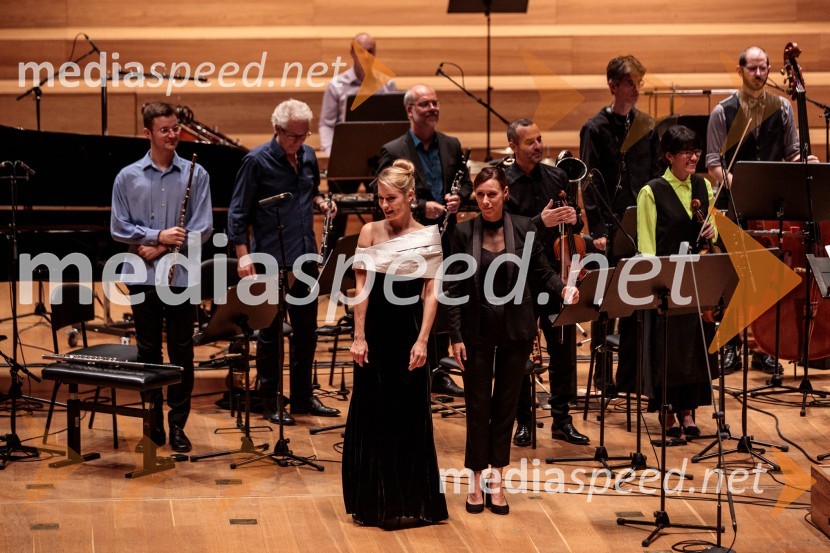  Nika Gorič, sopranistka;  Lucie  Leguay, dirigentkaKoncert Ensemble Moderna v Cankarjevem domu