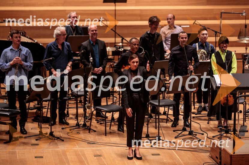  Lucie  Leguay, dirigentkaKoncert Ensemble Moderna v Cankarjevem domu
