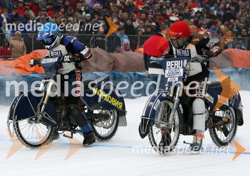 Tekmovalca na štartuSPEEDWAY NA LEDU, polfinale svetovnega prvenstva posameznikov, 2. dirka