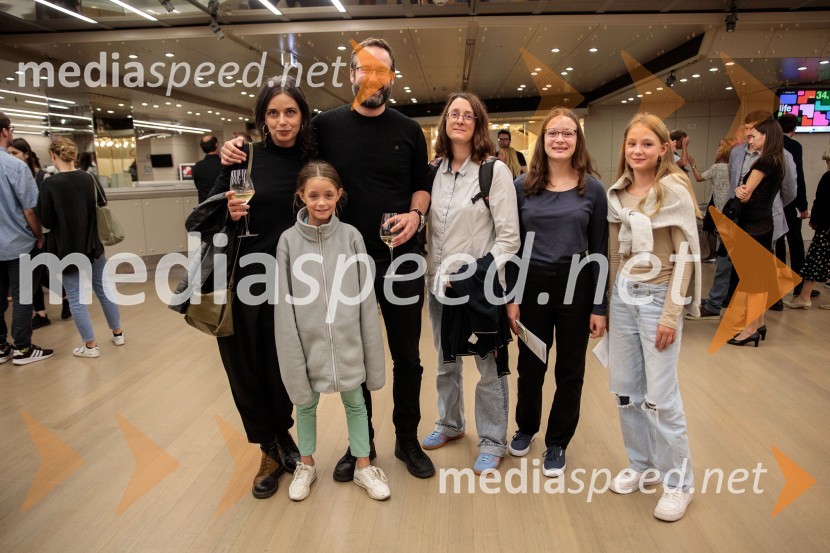  Ana Pandur, koreografinja;  ... ;  Matej Bonin, skladatelj;  ... ;  ... ;  ... Koncert Ensemble Moderna v Cankarjevem domu