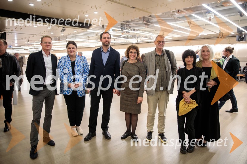  Christian Fausch, Ensemble Modern GBR;  Uršula Cetinski, generalna direktorica, Cankarjev dom;  Vito Žuraj, skladatelj; dr. Alix Landgrebe, direktorica, Goethe Institut v Ljubljani;  Miha Kovač, vodja slovenske kuratorske skupine Frankfurtskega knjižnega sejma;  Ana Pepelnik, pesnica;  ... Koncert Ensemble Moderna v Cankarjevem domu