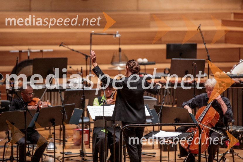  Lucie  Leguay, dirigentkaKoncert Ensemble Moderna v Cankarjevem domu