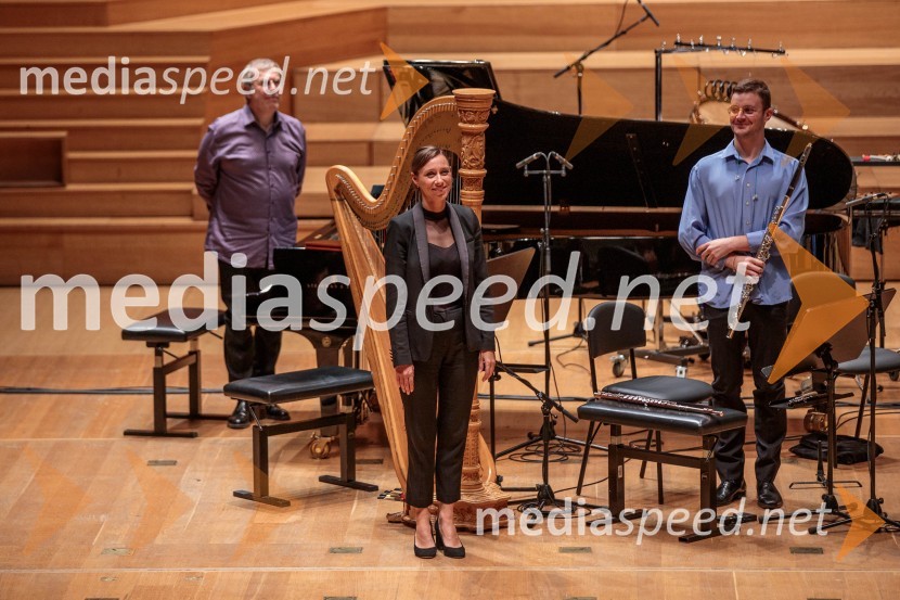  Lucie  Leguay, dirigentkaKoncert Ensemble Moderna v Cankarjevem domu