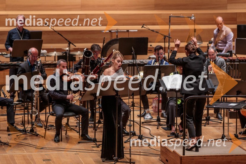  Nika Gorič, sopranistka;  Lucie  Leguay, dirigentkaKoncert Ensemble Moderna v Cankarjevem domu