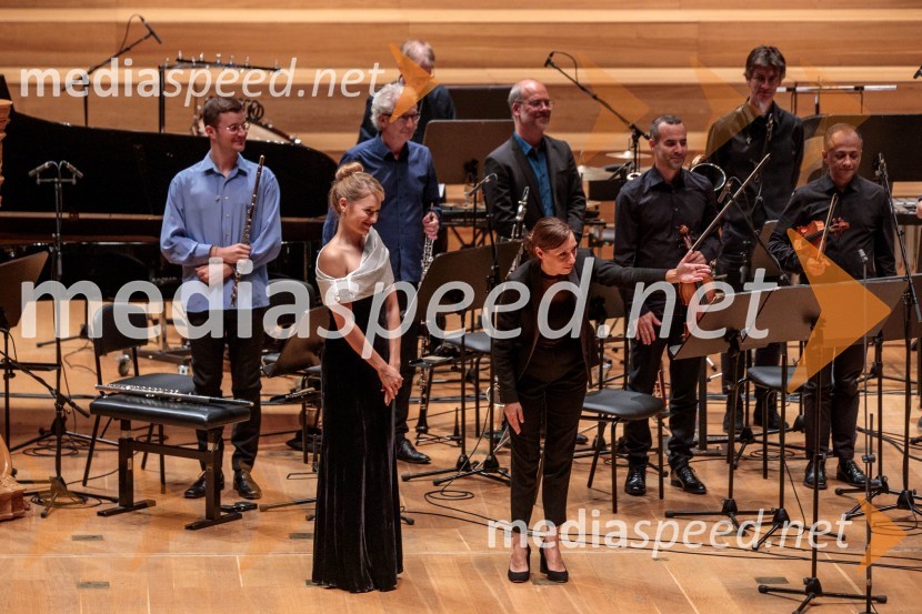  Nika Gorič, sopranistka;  Lucie  Leguay, dirigentkaKoncert Ensemble Moderna v Cankarjevem domu