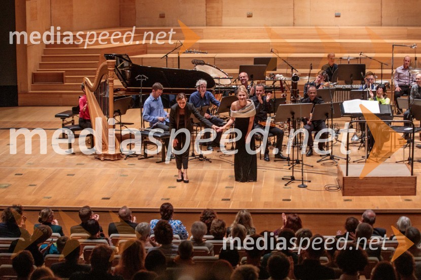  Lucie  Leguay, dirigentka;  Nika Gorič, sopranistkaKoncert Ensemble Moderna v Cankarjevem domu
