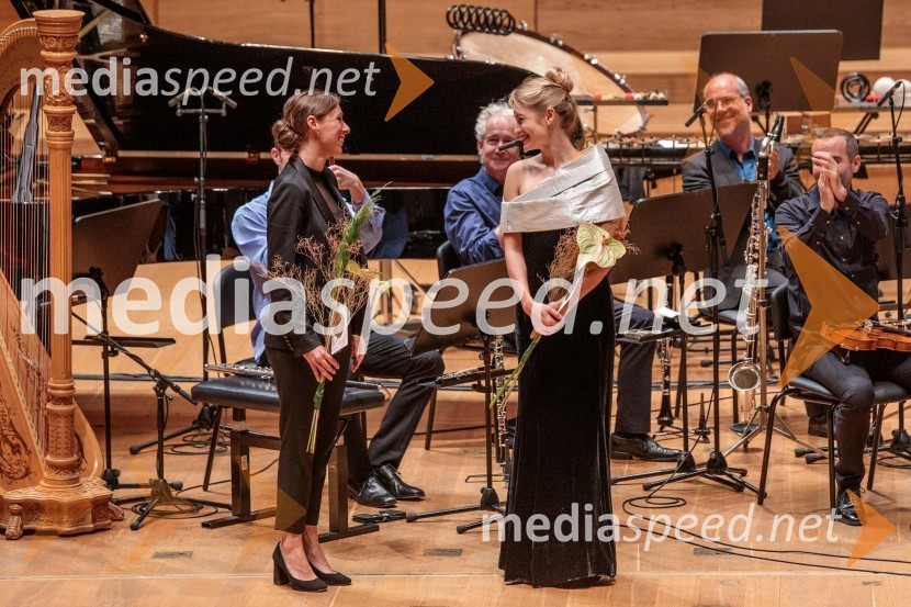  Lucie  Leguay, dirigentka;  Nika Gorič, sopranistkaKoncert Ensemble Moderna v Cankarjevem domu