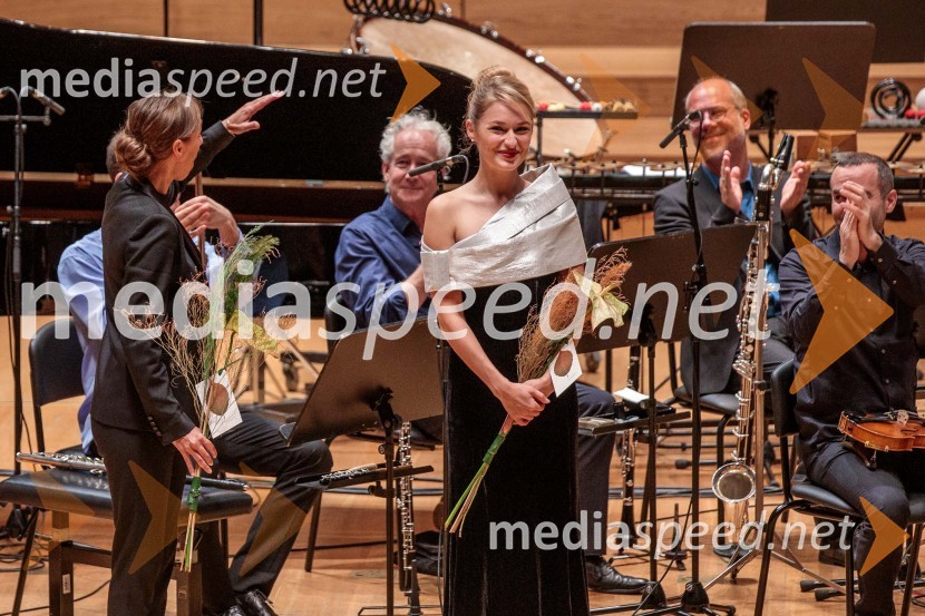  Lucie  Leguay, dirigentka;  Nika Gorič, sopranistkaKoncert Ensemble Moderna v Cankarjevem domu