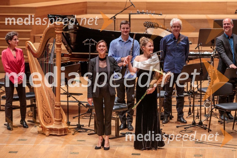  Lucie  Leguay, dirigentka;  Nika Gorič, sopranistkaKoncert Ensemble Moderna v Cankarjevem domu