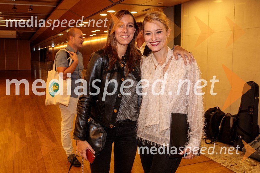  Lucie  Leguay, dirigentka;  Nika Gorič, sopranistkaKoncert Ensemble Moderna v Cankarjevem domu