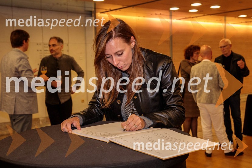  Lucie  Leguay, dirigentkaKoncert Ensemble Moderna v Cankarjevem domu