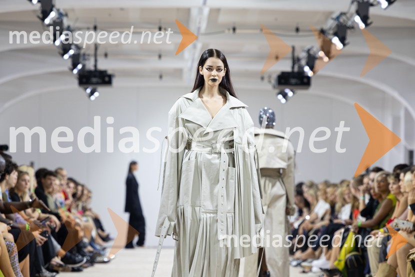  Gaja Prestor, pevkaLjubljana Fashion Week 2023, modne revije, prvi dan