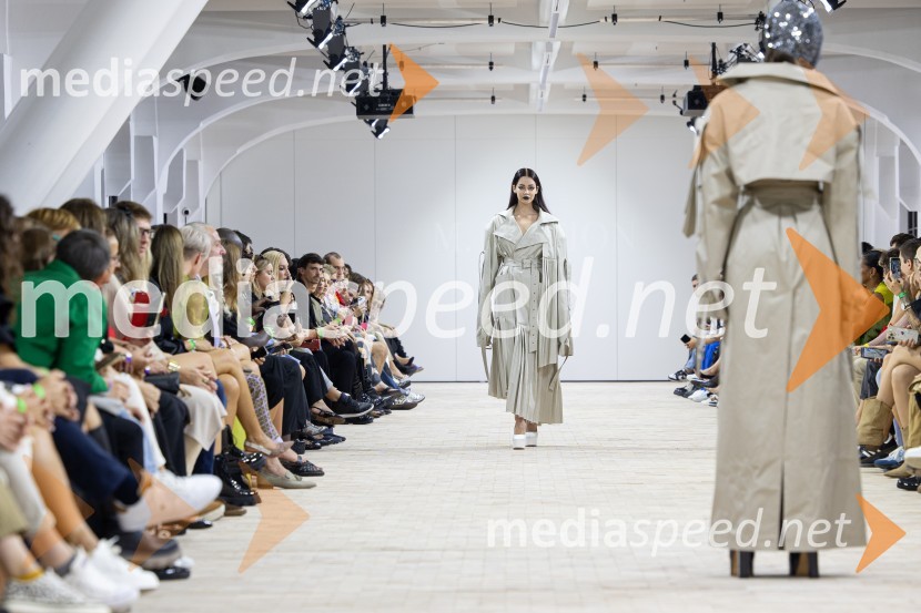  Gaja Prestor, pevkaLjubljana Fashion Week 2023, modne revije, prvi dan