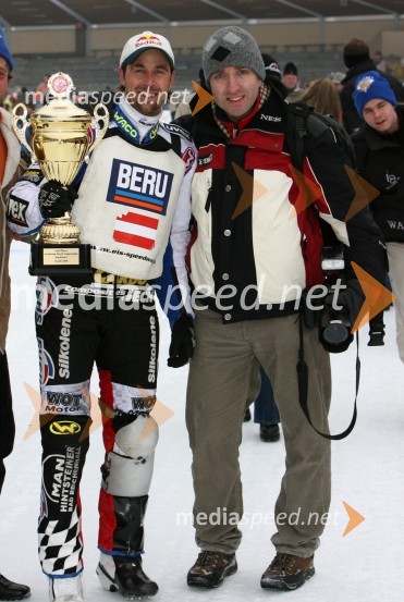 Franz Zorn (Avstrija) in Borut Cvetko, fotografSPEEDWAY NA LEDU, polfinale svetovnega prvenstva posameznikov, 2. dirka