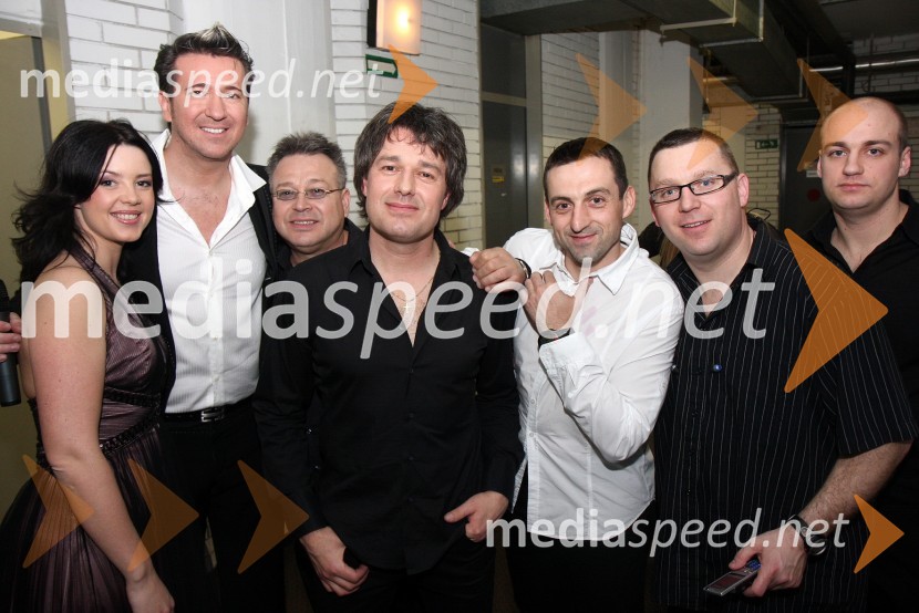 Andreja Pinotič, pevka skupine Nova legija, Werner Brozović, pevec, Stanko Zorjan, Janez Zorjan, Robert Ciglar, Zvonko Zorjan in Ivan Aladič, člani skupine Nova legijaWerner z gosti, koncertna turneja