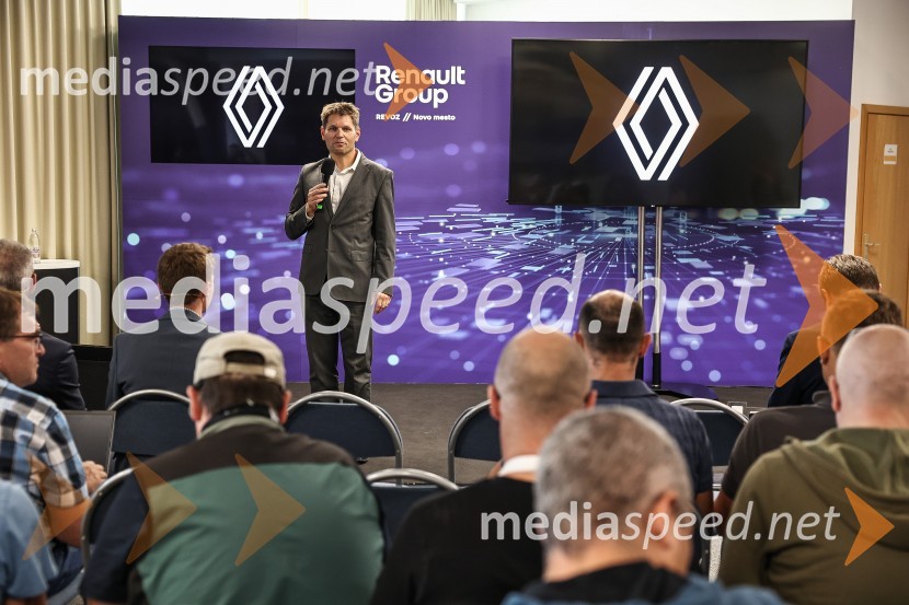  Rok Istenič, Vodja odnosov z javnostmi / PR manager, Renault Nissan Slovenija, d.o.o. Prenovljeni Renault Clio, predstavitev