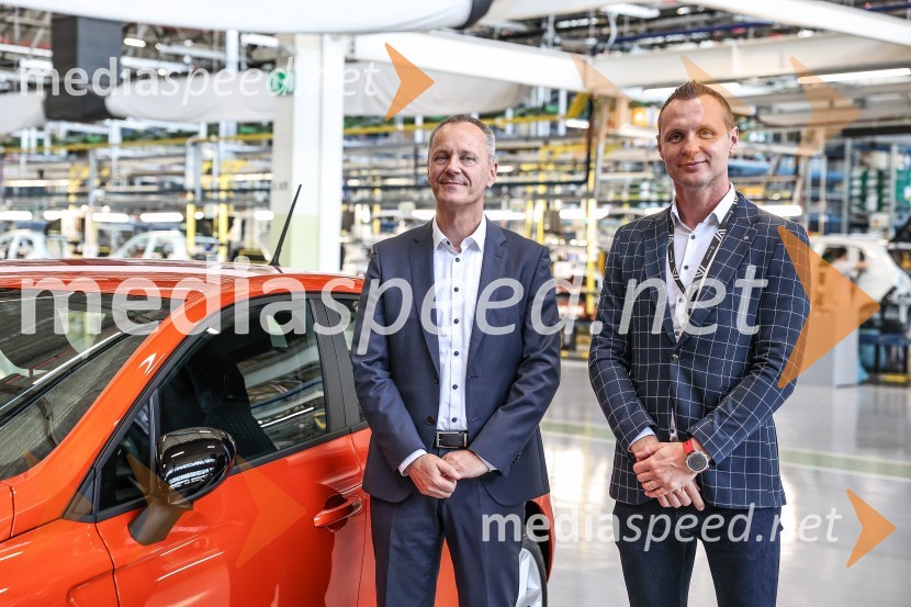  Jože Bele, direktor proizvodnje, Revoz, d.d.;  Petar Nevistić, glavni direktor GA CroatiaPrenovljeni Renault Clio, predstavitev