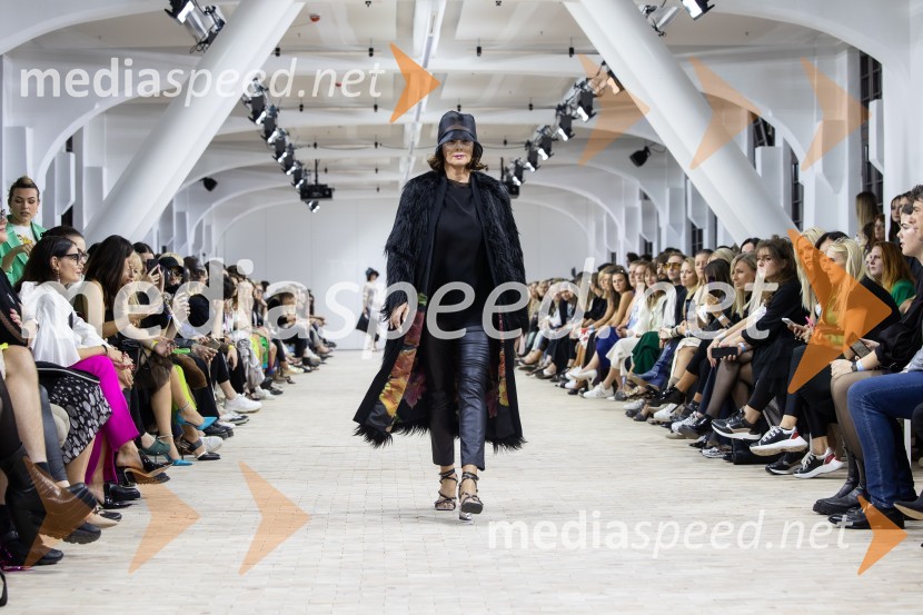  Pika  Zrim, urednica spletnega portala citylife.si in modna vplivnicaLjubljana Fashion Week 2023, modne revije, drugi dan