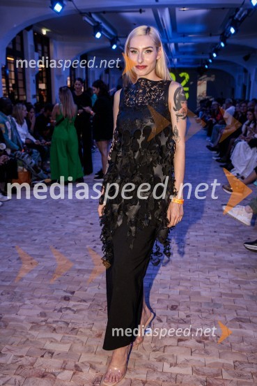  Sara Briški Cirman - Raiven, pevka, harfistkaLjubljana Fashion Week 2023, modne revije, tretji dan