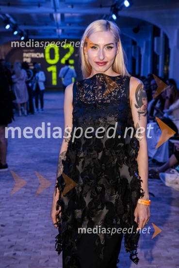  Sara Briški Cirman - Raiven, pevka, harfistkaLjubljana Fashion Week 2023, modne revije, tretji dan