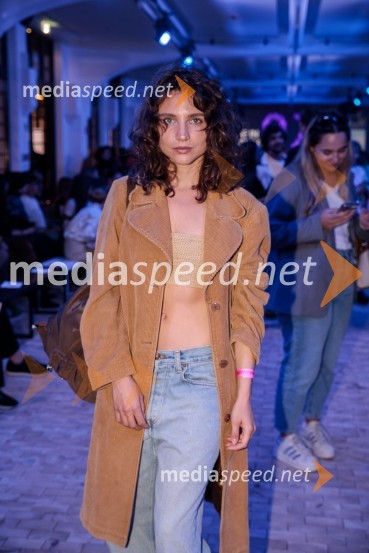  Inja Zalta, manekenka in igralkaLjubljana Fashion Week 2023, modne revije, četrti dan