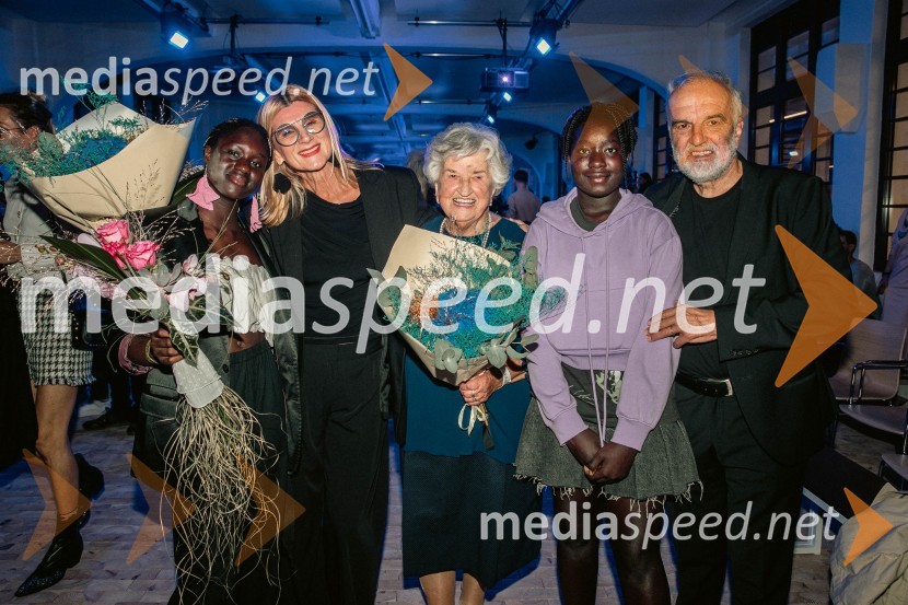  Žani Štamol Droljc;  Maja Štamol Droljc, modna oblikovalka;  ... ;  Dilsi Štamolj Droljc;  Stane DroljcLjubljana Fashion Week 2023, modne revije, četrti dan