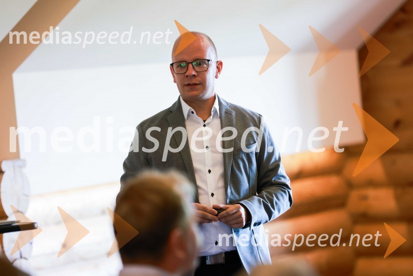 Volkswagen Touareg, predstavitev prenovljene tretje generacije