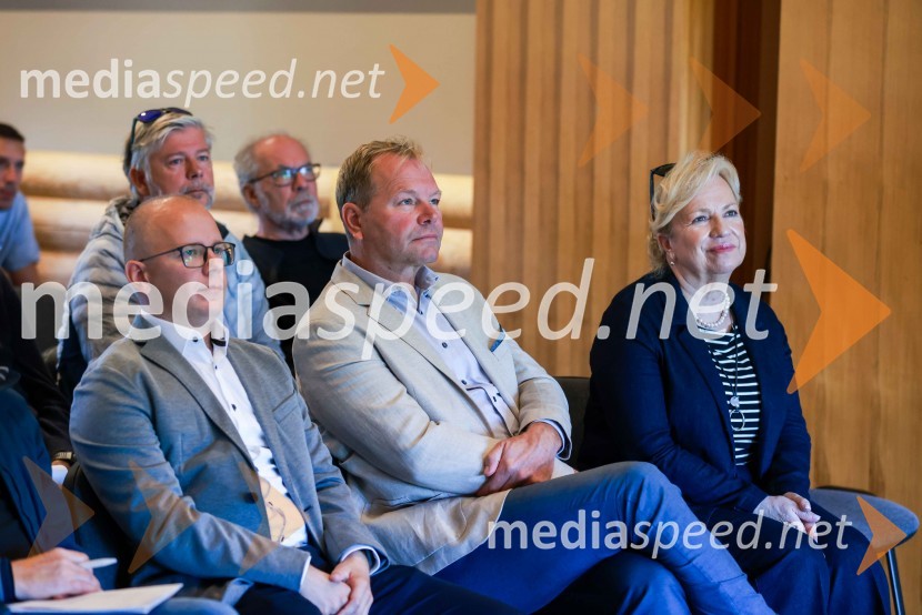  ... ;  Marko Škriba, direktor znamke Volkswagen pri Porsche Slovenija d.o.o.;  Sabrina Pečelin, vodja odnosov z javnostmi pri Porsche Slovenija d.o.o.Volkswagen Touareg, predstavitev prenovljene tretje generacije