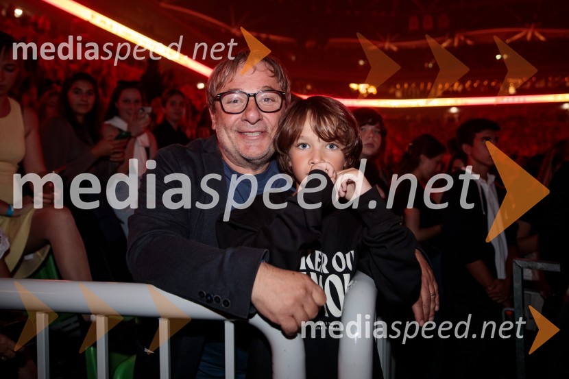  Bojan Emeršič, igralec;  Oskar EmeršičJoker Out napolnili Stožice