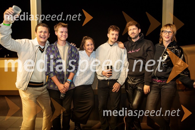  ... ;  ... ;  ... ;  Gregor  Strasbergar, glasbena skupina MRFY;  Tomaž Mihelič - Marlenna, član skupine Sestre;  ... Joker Out napolnili Stožice