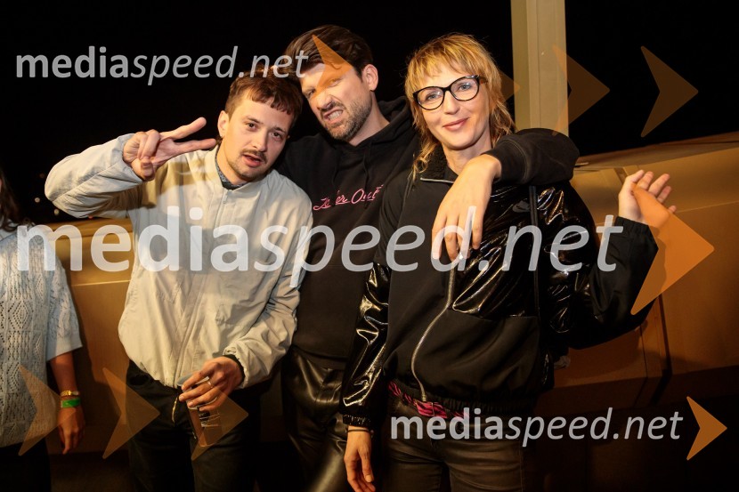  Gregor  Strasbergar, glasbena skupina MRFY;  Tomaž Mihelič - Marlenna, član skupine Sestre;  ... Joker Out napolnili Stožice