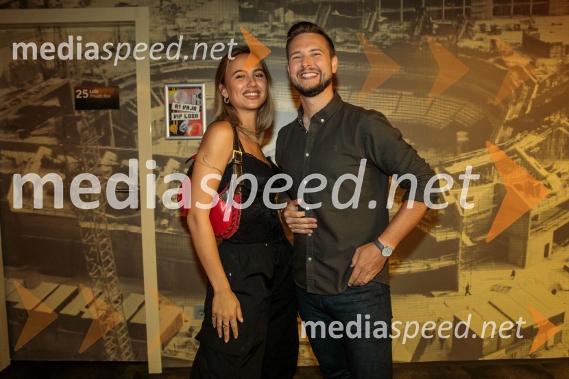  Pia Nina Stružnik, glasbenica;  Alen Podlesnik, moderator, novinar POP TVJoker Out napolnili Stožice