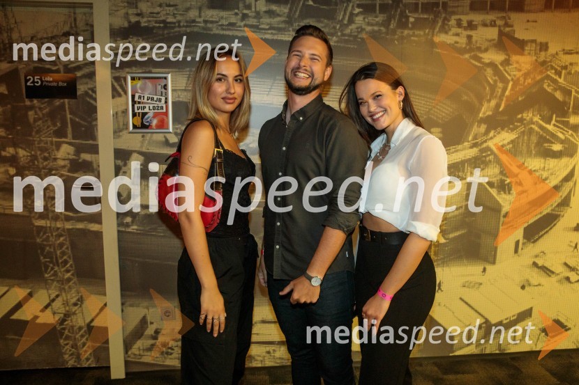  Pia Nina Stružnik, glasbenica;  Alen Podlesnik, moderator, novinar POP TV;  Laura Škvorc, Miss Earth Slovenije 2015, modelJoker Out napolnili Stožice