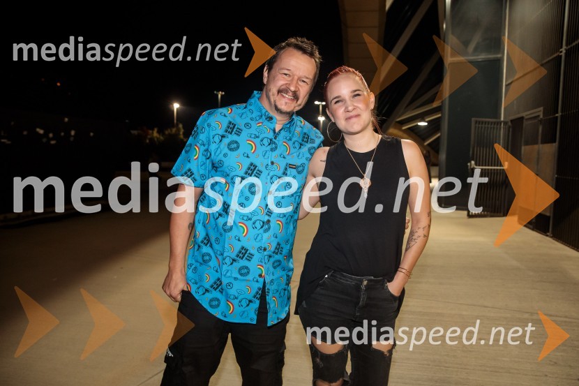  Andrej  Težak-Tešky, stand-up komik, manager, producent, tekač na dolge proge in dobrodelnež;  Maja Monrue, intuitivna pisateljicaJoker Out napolnili Stožice