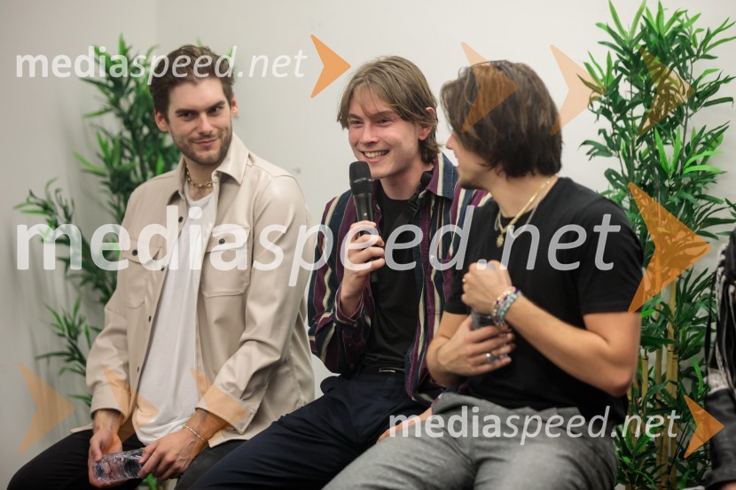  Nace  Jordan, Joker Out;  Kris  Guštin, Joker Out;  Bojan Cvjetićanin, Joker OutJoker Out napolnili Stožice