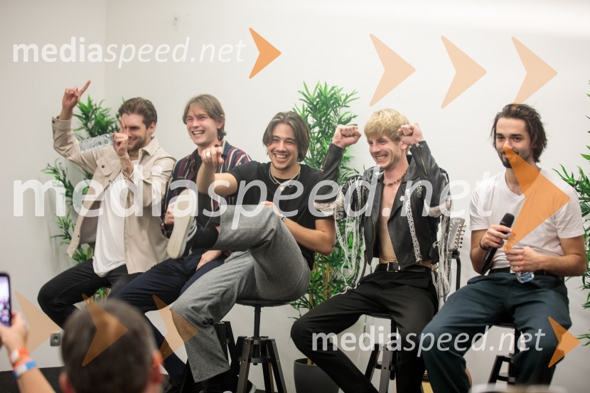  Nace  Jordan, Joker Out;  Kris  Guštin, Joker Out;  Bojan Cvjetićanin, Joker Out;  Jure Maček,  Joker Out;  Jan  Peteh, Joker OutJoker Out napolnili Stožice