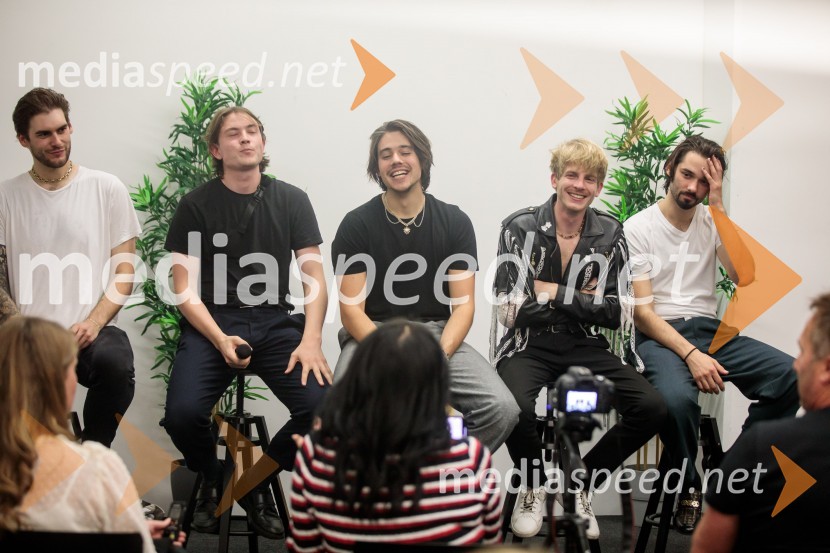  Nace  Jordan, Joker Out;  Kris  Guštin, Joker Out;  Bojan Cvjetićanin, Joker Out;  Jure Maček,  Joker Out;  Jan  Peteh, Joker OutJoker Out napolnili Stožice