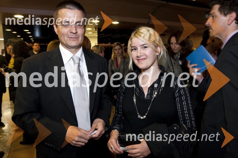 Dimitrij Piciga, direktor Slovenske turistične organizacije s spremljevalkoHrvaški večer in koncert Oliverja Dragojeviča