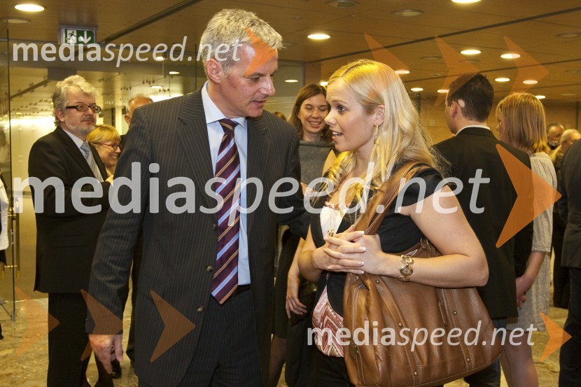 Goran Blažić, direktor predstavništva Hrvaške turistične skupnosti in Špela Močnik, povezovalka dogodka in moderatorka jutranjega programa Radia HitHrvaški večer in koncert Oliverja Dragojeviča